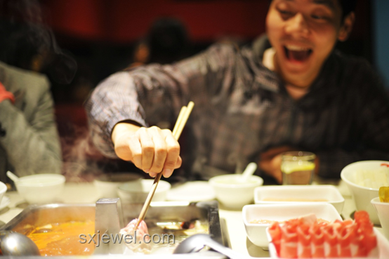 海底捞“下乡”新趋势：地头蛇引领的餐饮变革